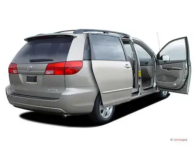 2004 Sienna all-wheel drive to 220,000 km good condition no any fault light on only two owner before...
