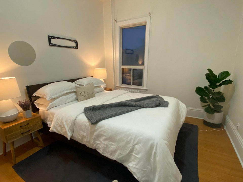 3 beds Queen/Euclid 4