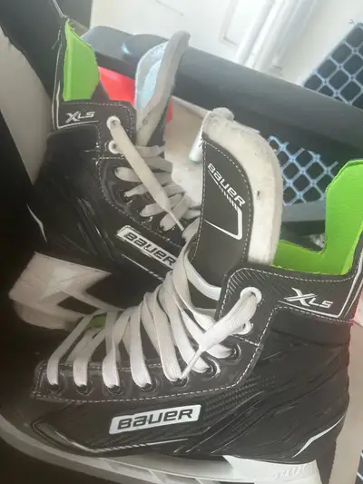 Bauer XLS hockey skates size 7, View more