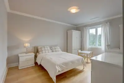 set de chambre à coucher en bois massif, View more