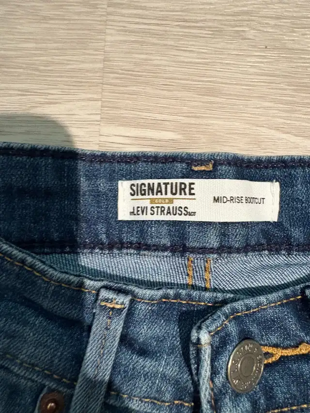Ladies Name Brand Jeans  in Women's - Bottoms in Barrie - Image 4