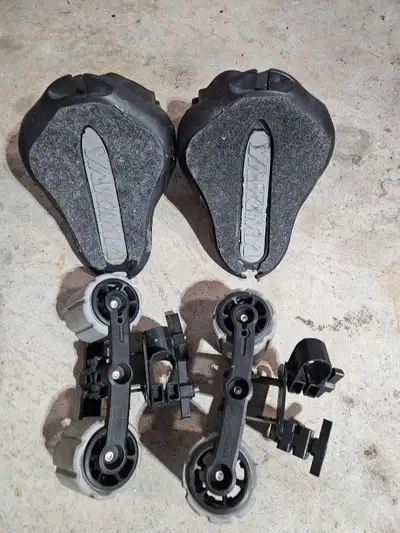 Get ready to transport your kayak with these Yakima kayak mounts! The set comprises what you see in...