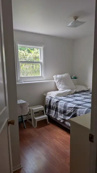 Located in the heart of Bedford near Sobeys Dewolf Park and 10min Mount St Vincent. Heat, hot water,...