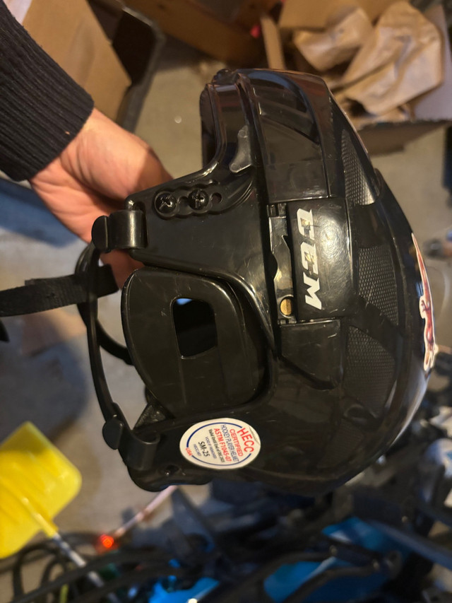 CCM XT S helmet in Hockey in Ottawa - Image 3