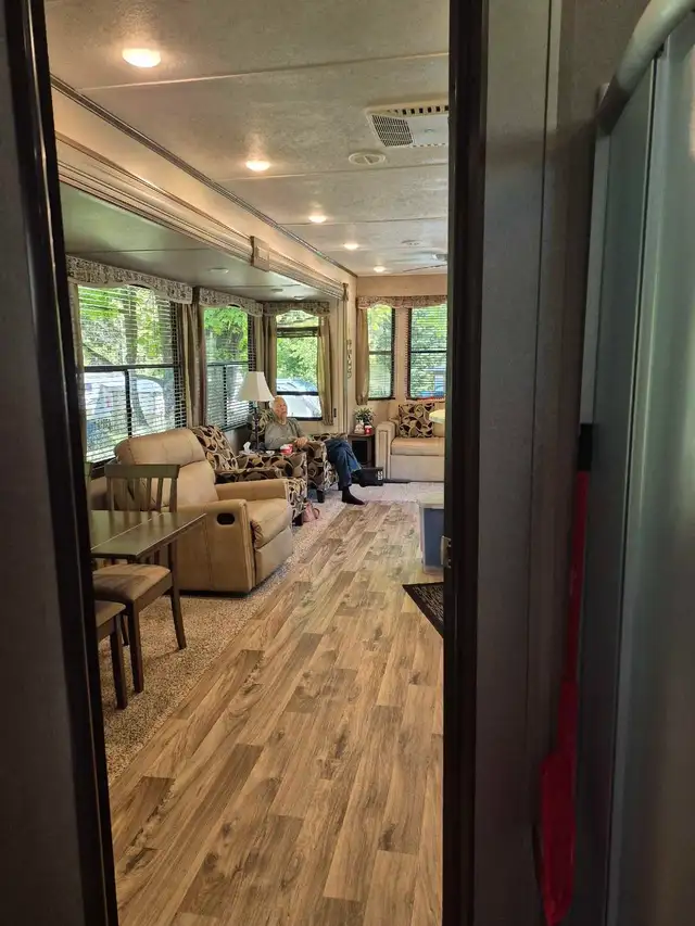 2019 Keystone Retreat 39FDen in Park Models in Kawartha Lakes - Image 11