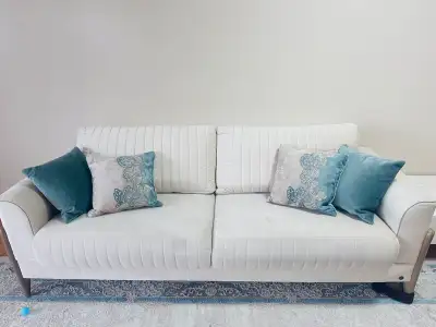 Modern cream sofa Turkish made and designed, includes four decorative throw pillows. Matching white...