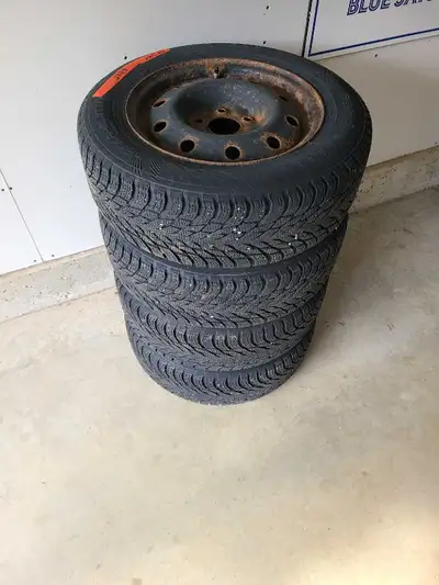 Nokian tires used for 2 seasons lots of tread left rims rusty but in good shape 195/65R15