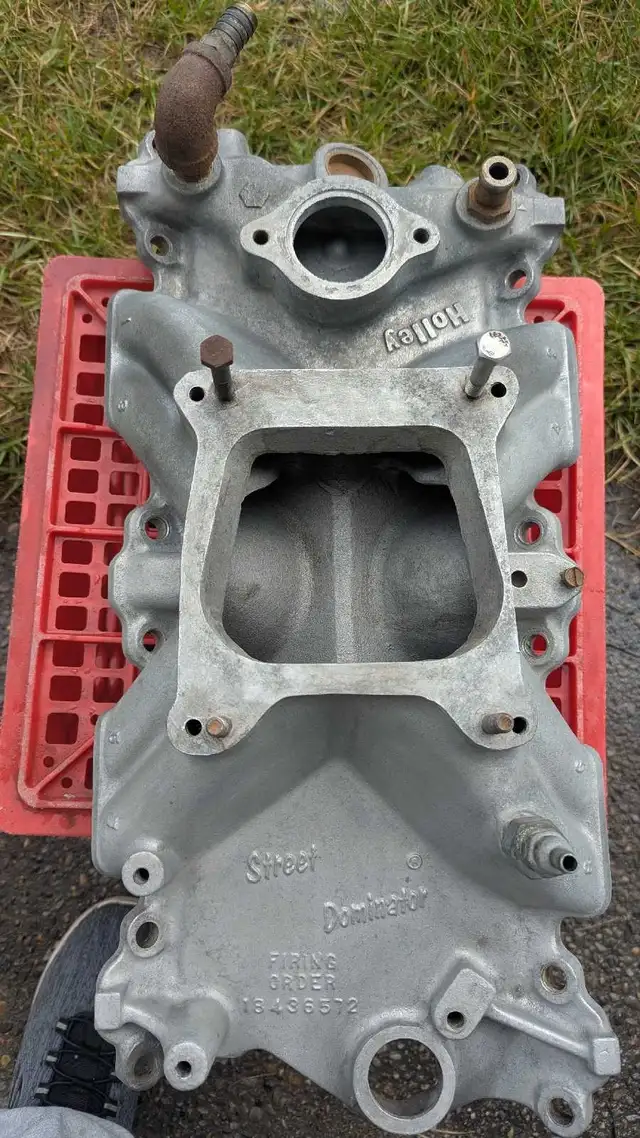 Holley Street Dominator intake manifold  in Engine & Engine Parts in Calgary - Image 9