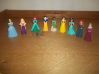 9 figurines & 7 Princess  Disney books +- great condition 3 +