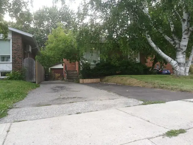 Furnished 3 Bedrooms House Near Warden & Sheppard