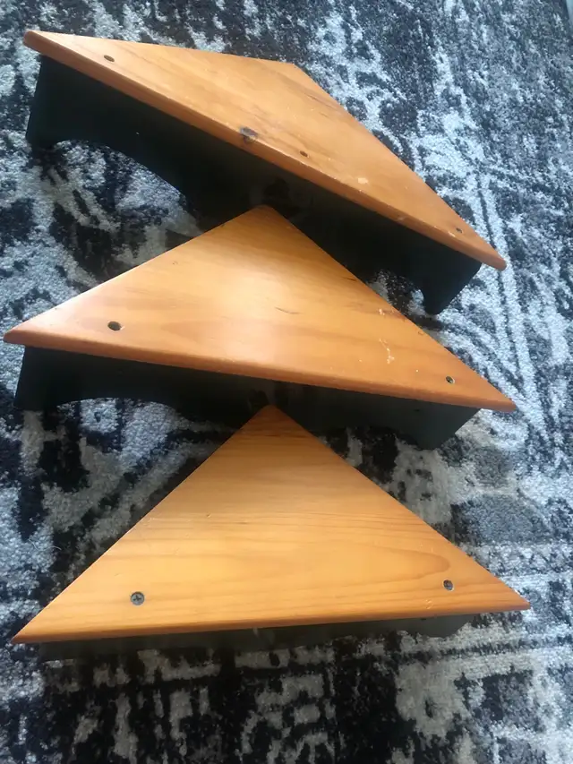 Corner Shelves in Bookcases & Shelving Units in City of Toronto - Image 2