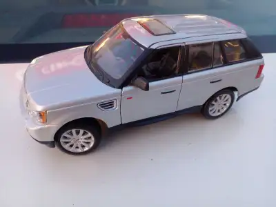Diecast 1:18 Range Rover Sport, View more