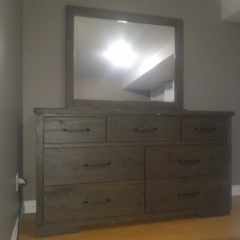 Bedroom dresser and mirror set Dressers & Wardrobes Sudbury Kijiji