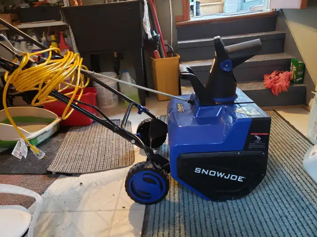Electric snow blower in Snowblowers in City of Montréal - Image 3