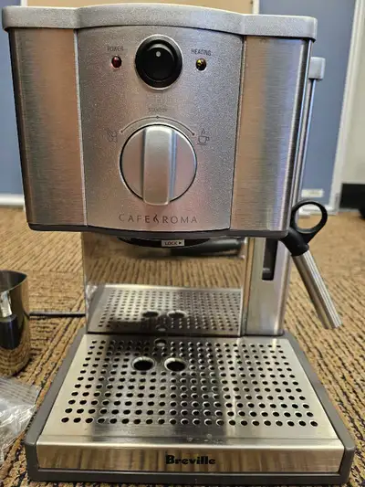 Breville Espresso machine for sale. Lightly used and in excellent condition. All original accessorie...