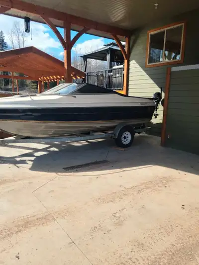1997 20' Maxum cuddy boat. Rebuilt 3.0, less then 4 hrs on it. 8 hp kicker. Bimini top, tubes, tow r...