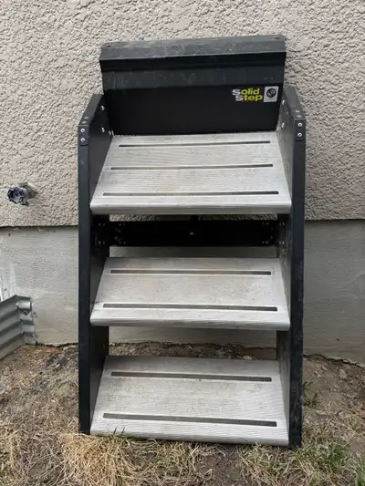 Lippert RV stairs. 3step 400lbs capacity. $250 OBO Text for fastest response Rob (403)875-2880