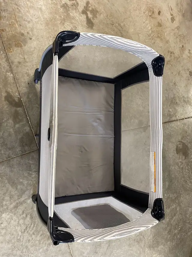 Graco Pack and play in Playpens, Swings & Saucers in Oakville / Halton Region - Image 2