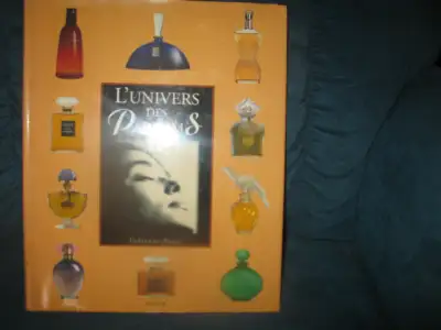 Livre Histoire des Parfums. Titre ; - l'Univers des Parfums. De Fabienne Pavia. 141 pages. 25.00$. B...