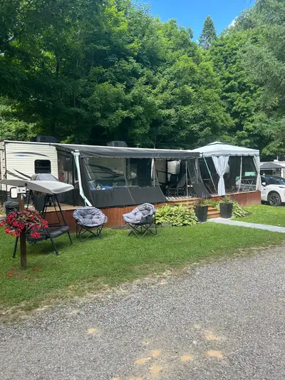 Situé aux Camping Chutes aux Iroquois à Labelle dans les laurentides près de Tremblant avec accès à...