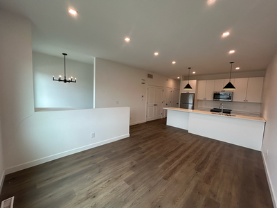 Bright 2BR Upper-Level Duplex in Lord Roberts – Available May 1st! Pet Friendly | In-Suite Laundry |...