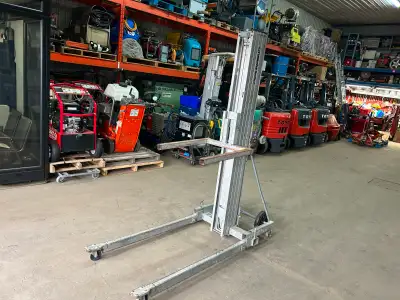 Gerbeur Genie SL24 Superlift Contractor Lift Élévateur à fourche, View more
