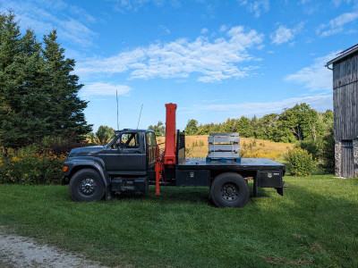 Ford F800 flatbed knuckle boom