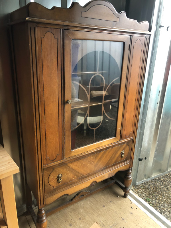 China cabinet 37"x15"x68" $250 in Hutches & Display Cabinets in Kelowna