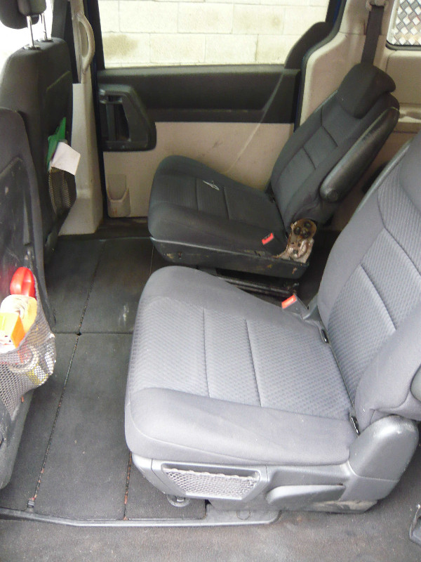2010 Dodge Grand Caravan in Cars & Trucks in Mississauga / Peel Region - Image 2