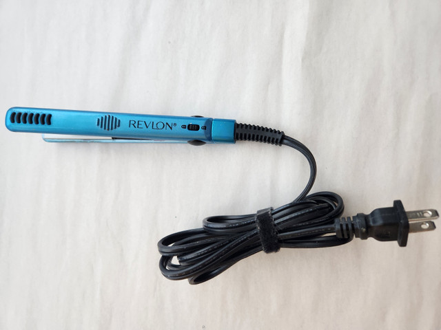 Revlon Hair Flat Iron 0.5”, Blue in General Electronics in City of Toronto