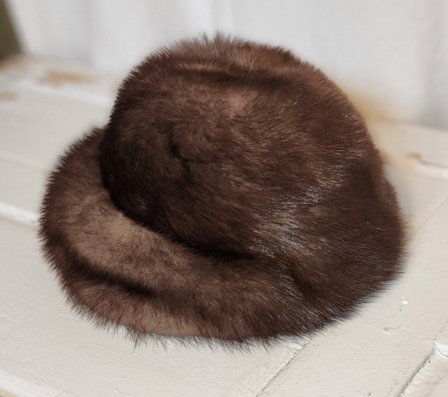 Vintage Fur Hat dans Femmes - Autre  à Ville de Montréal - Image 3