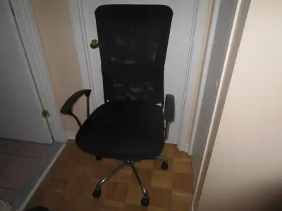 Mascouche LANAUDIÈRE chaise ou fauteuil de direction éxécutive ou CORPORATIVE A-1 dossier 27 pouces...
