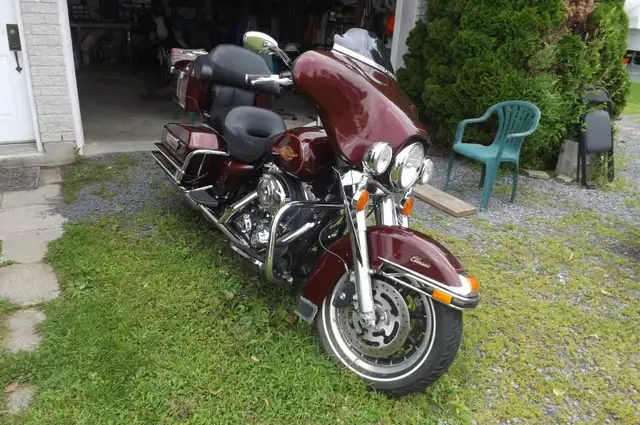 Harley Davidson Electra Glide Classic FLHT 2008 in Touring in Longueuil / South Shore - Image 2