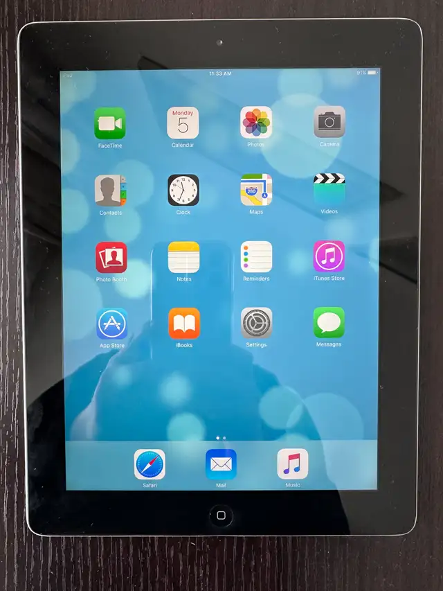 Apple iPad 9.7 inches with WiFi, 16GB-Silver (2012) in iPads & Tablets in Markham / York Region - Image 2