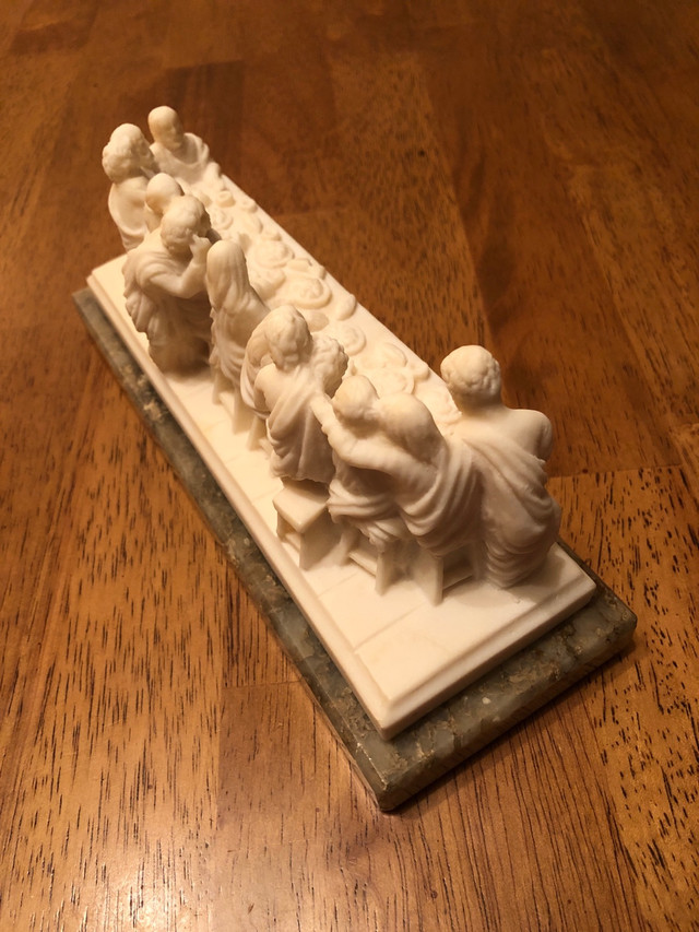 Genuine Alabaster sculpture of The Last Supper dans Art et objets de collection  à Ville d’Edmonton - Image 2