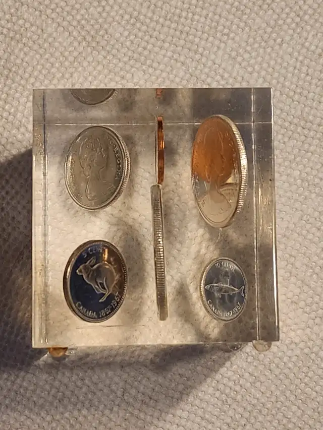1967 Canadian Coin Set In Lucite Paperweight in Arts & Collectibles in City of Toronto - Image 3