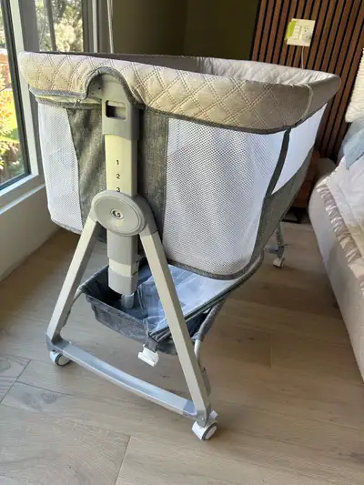 open-side bassinet, View more
