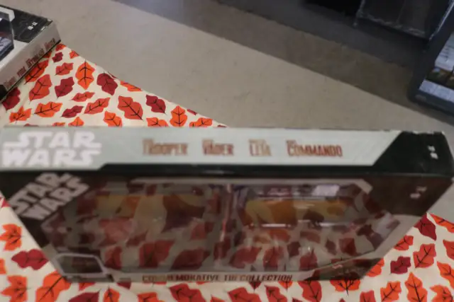 Commemorative Tin Collection Star Wars 30th Figure 4 Pack(#6453) in Arts & Collectibles in City of Halifax - Image 3