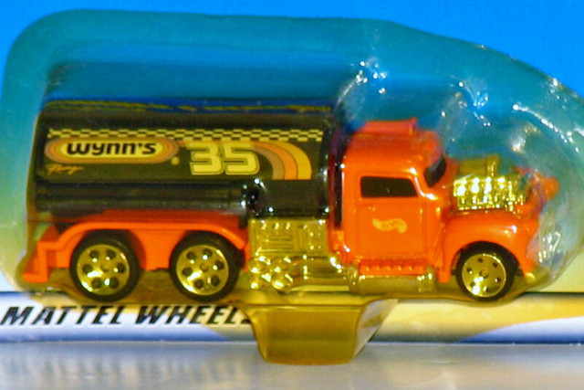Hot Wheels Wynn's 35 Gasoline Truck 1:64 Scale Diecast in Hobbies & Crafts in Mississauga / Peel Region - Image 4