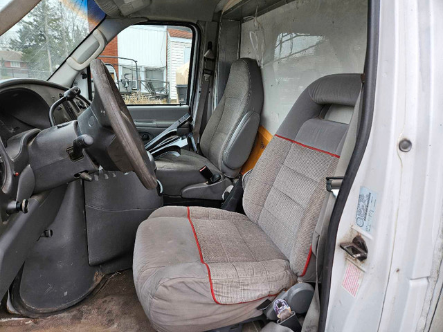 2003 Ford e450 cube van - DIESEL 7.3 in Cars & Trucks in Ottawa - Image 2