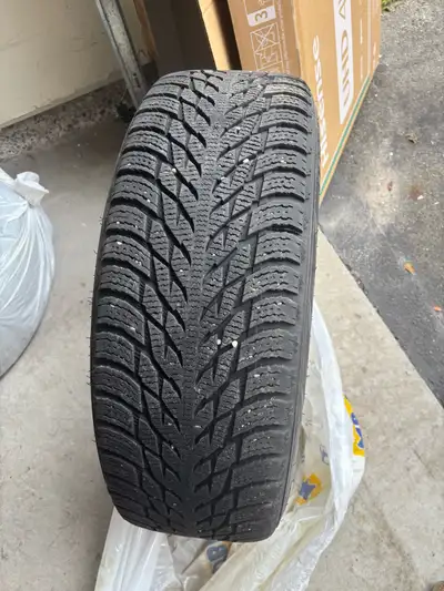 Nokian tyres Winter tires with alloy wheels/rims (set of 4) 235/55R20 102R Came from the Infiniti QX...