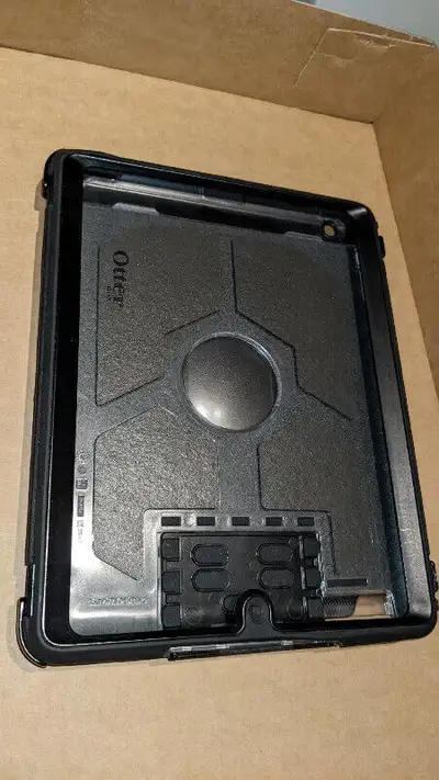OtterBox Defender Series Case for iPad 2 like new firm price The Otterbox Defender for the iPad 2 is...