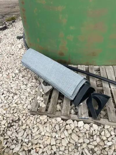 Have 12 ‘ of pyramid air ducts. Canola screen. 1x3hp adventure fan. And a second motor and fan for p...