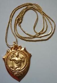 Vintage Italian Gold Tone Shield Shape Locket Necklace