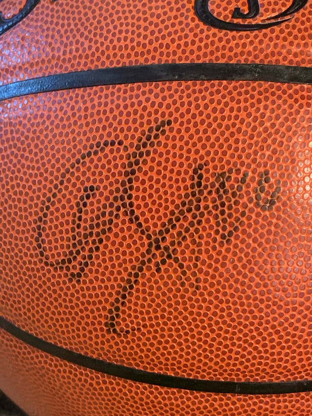 Basketball signed by Anthony Parker in Arts & Collectibles in Kitchener / Waterloo - Image 2
