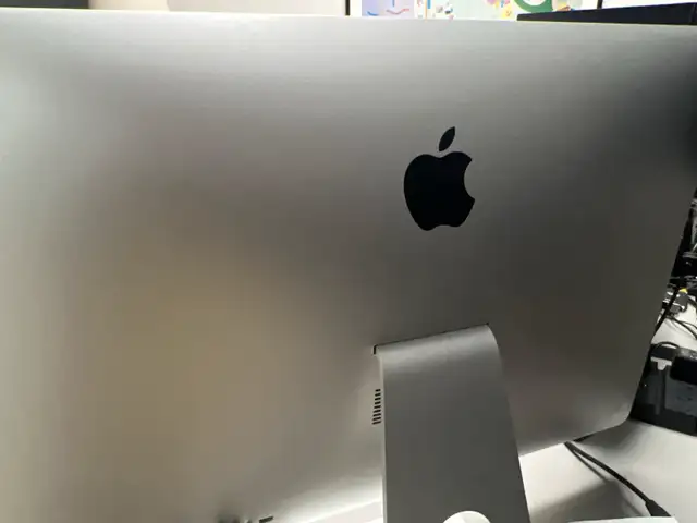 iMac Reyna 5K 27 Inch  in Desktop Computers in City of Toronto - Image 5