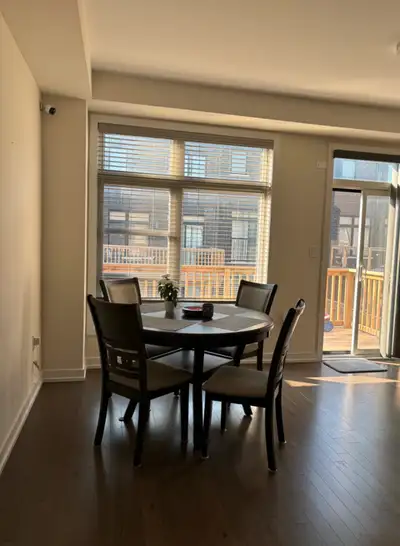 Spacious bright upper level room for rent