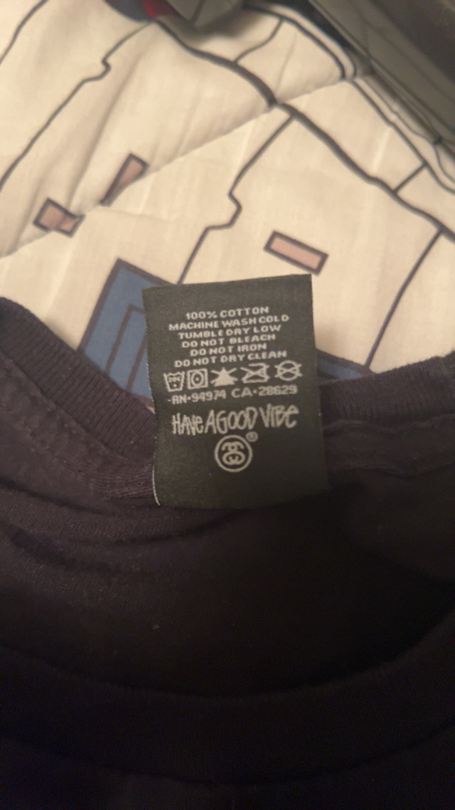Stussy T-Shirt in Men's in Oakville / Halton Region - Image 4