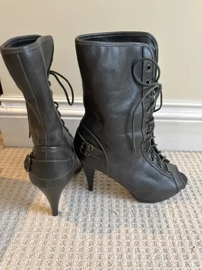 Guess Ladies boots, View more