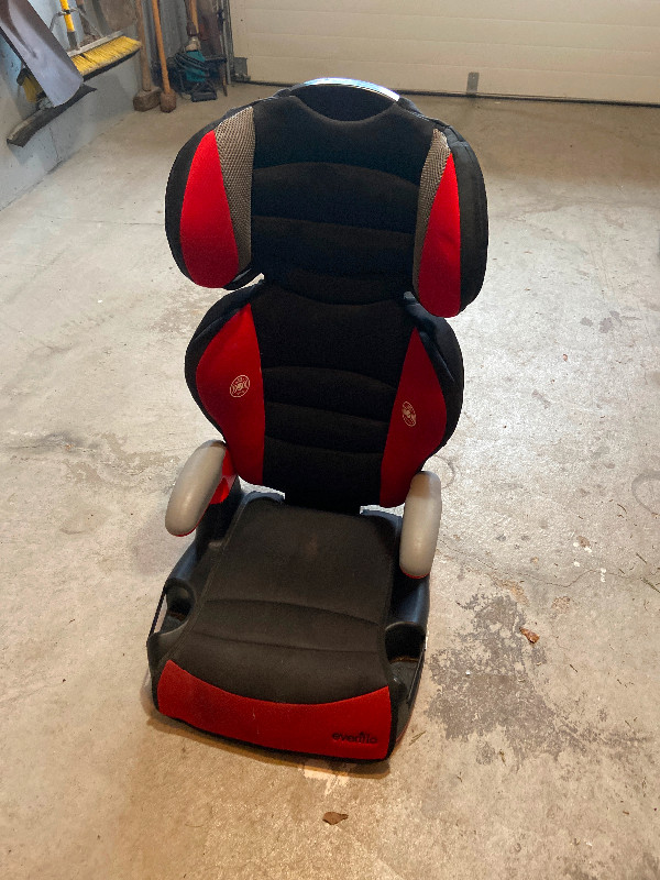Child’s Booster Seat dans Poussettes, porte-bébés et sièges d'auto  à Région de Markham/York